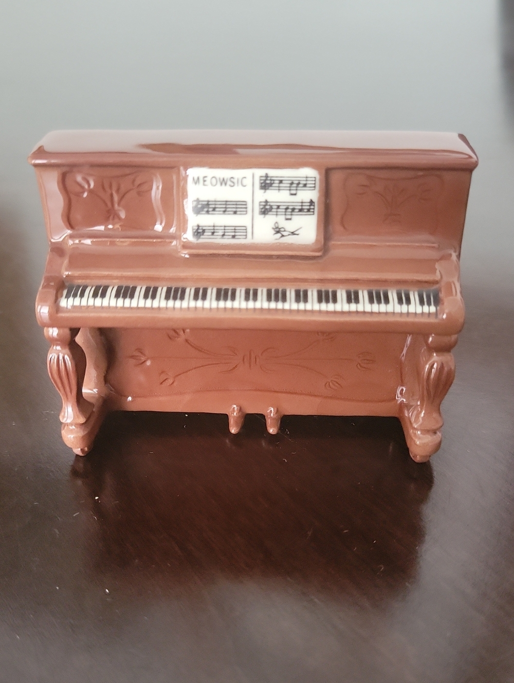 Hagen Renaker Miniature Upright  Ceramic Piano